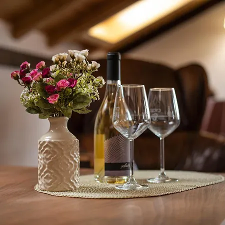 Antique - Free Private Parking