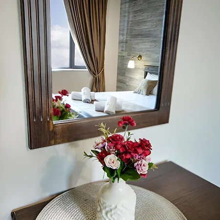 Antique - Free Private Parking Hotell 3*