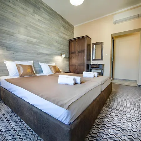 Antique - Free Private Parking Hotell
