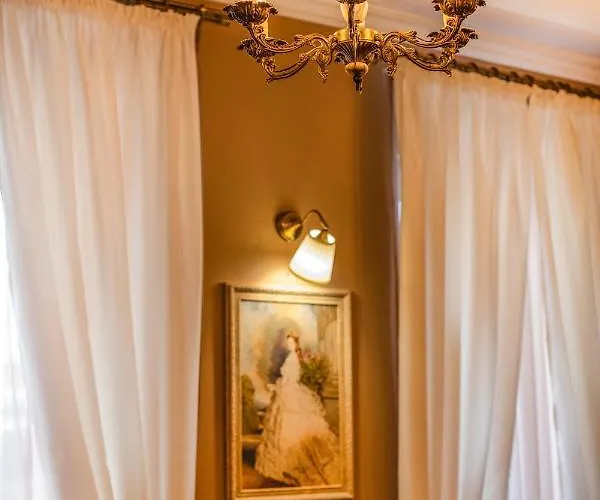 Hotel Antique - Free Private Parking 3*