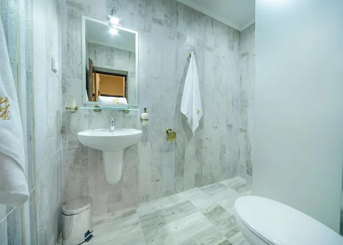 Antique - Free Private Parking Hotel