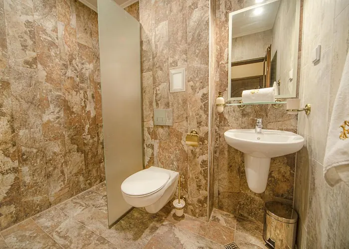 Antique - Free Private Parking Hotel