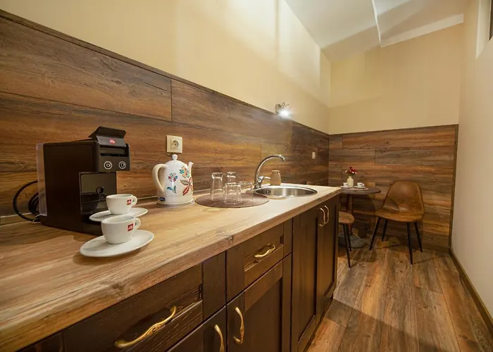 Antique - Free Private Parking Hotel 3*