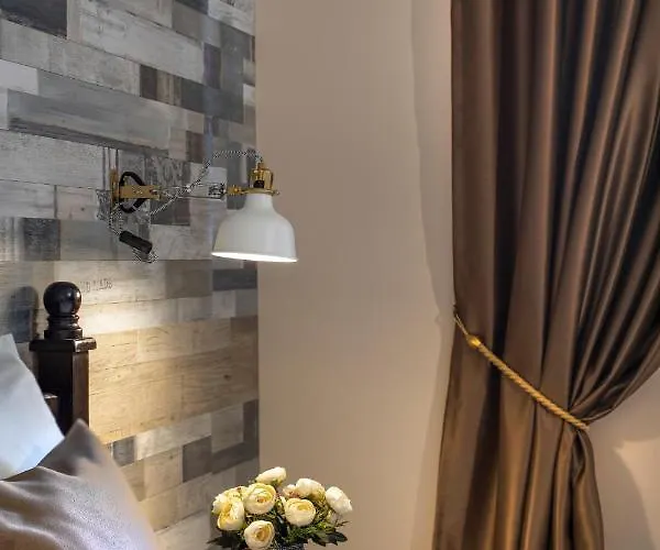 Hotel Antique - Free Private Parking