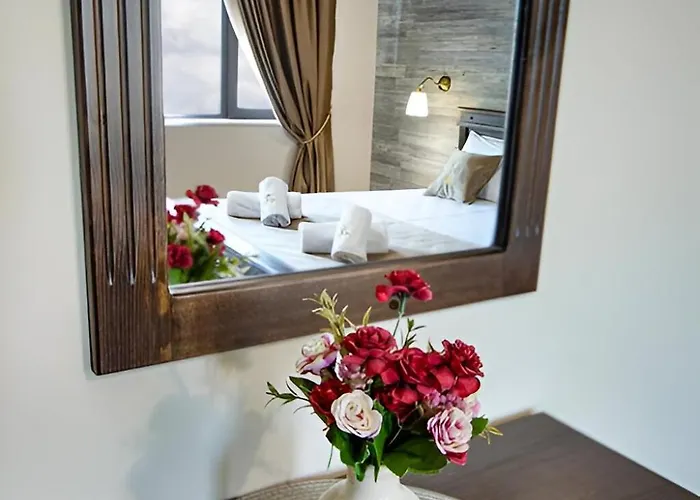 Antique - Free Private Parking Hotel 3*