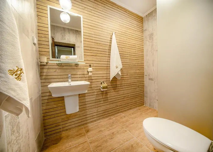 Antique - Free Private Parking Hotel