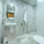 Antique - Free Private Parking Hotel