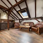 Antique - Free Private Parking Hotel