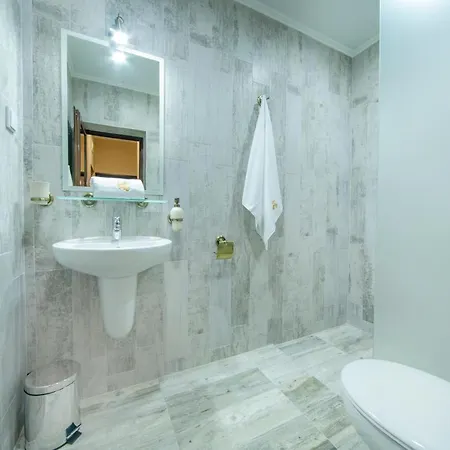 Antique - Free Private Parking Hotel