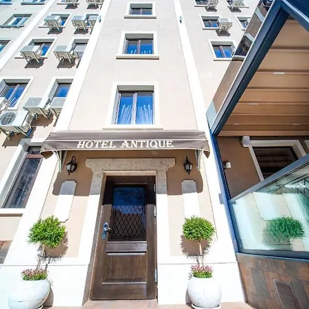 Antique - Free Private Parking Hotel 3*