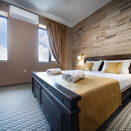 Hotel Antique - Free Private Parking