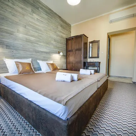 Antique - Free Private Parking