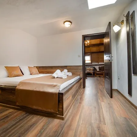 Хотел Antique - Free Private Parking 3*