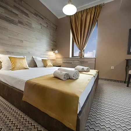 Antique - Free Private Parking