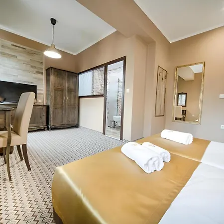 Antique - Free Private Parking Otel 3*