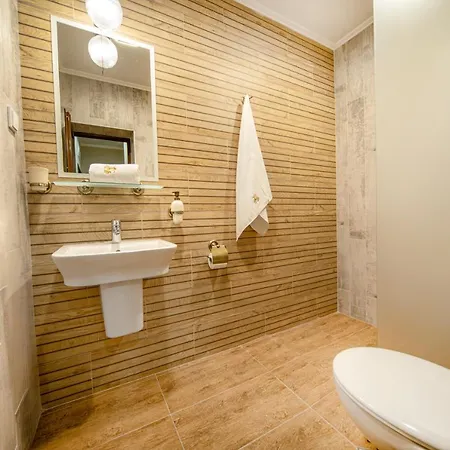 Antique - Free Private Parking Otel